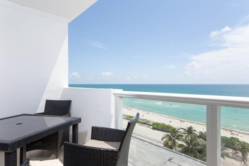 Superior Suite with Sea View interior